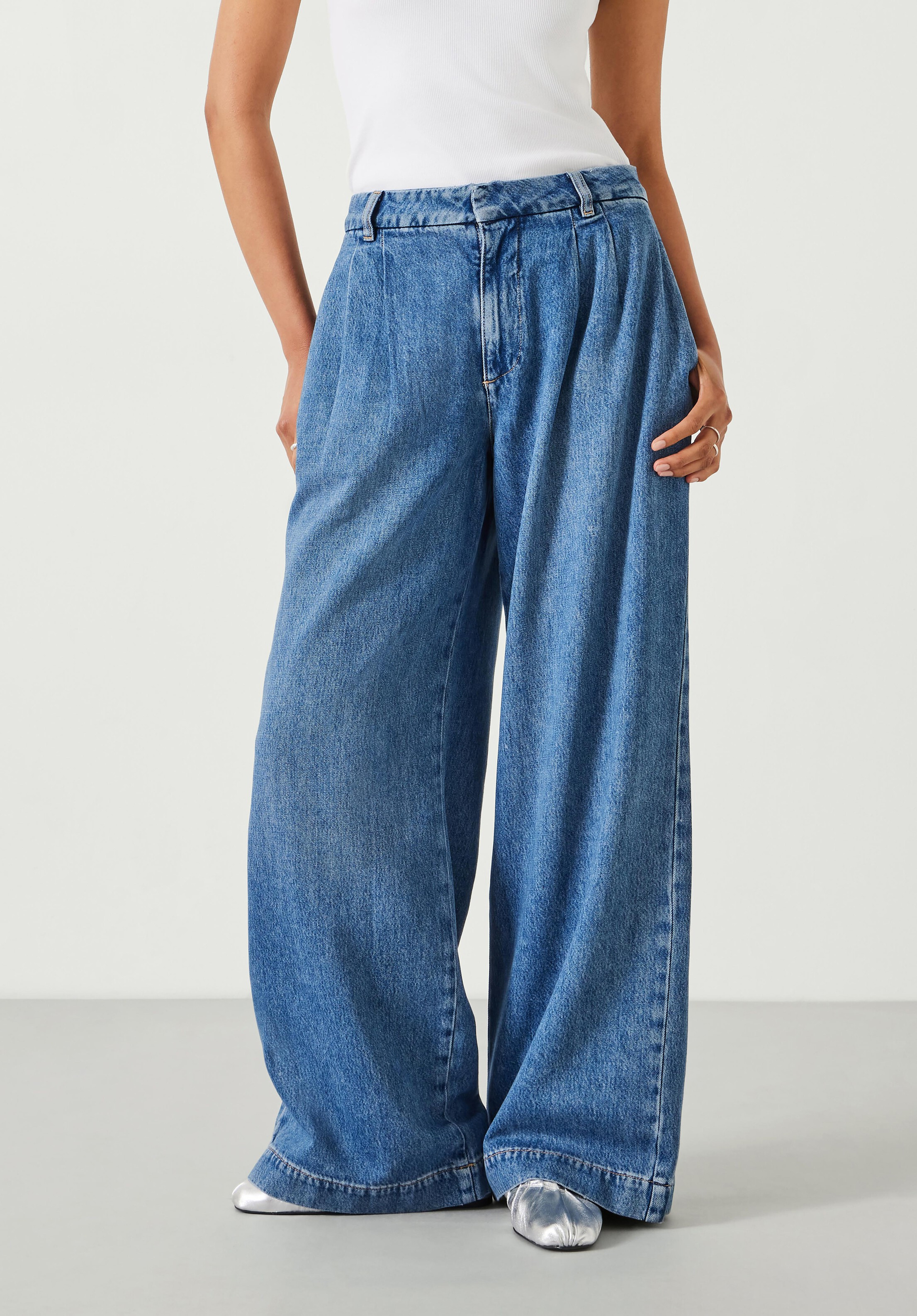 Lya Pleated Wide Leg Jeans | Hush UK