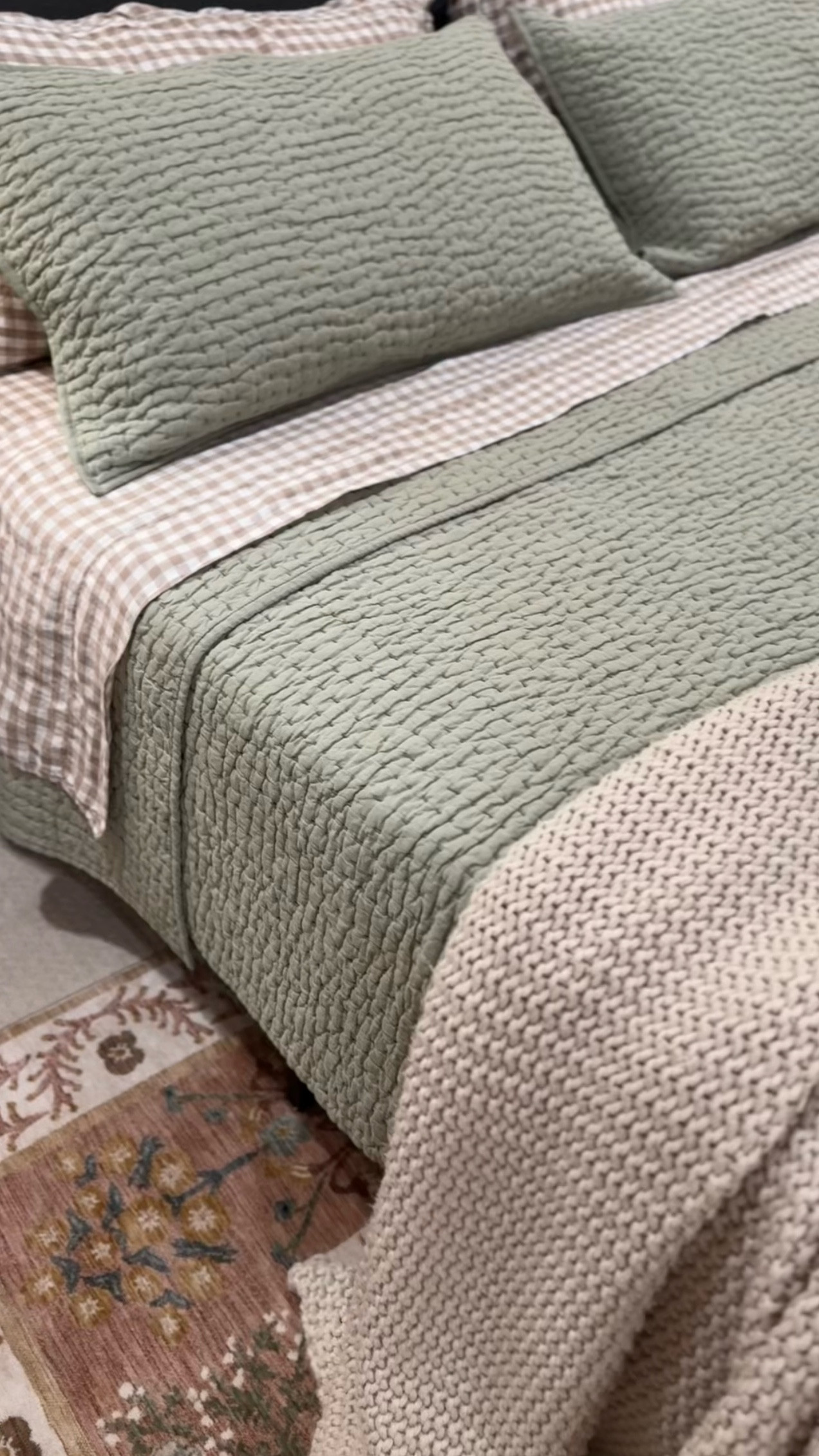 Spring bedding refresh! Loving pattern mixing❤️ 

#LTKFamily #LTKSeasonal #LTKHome