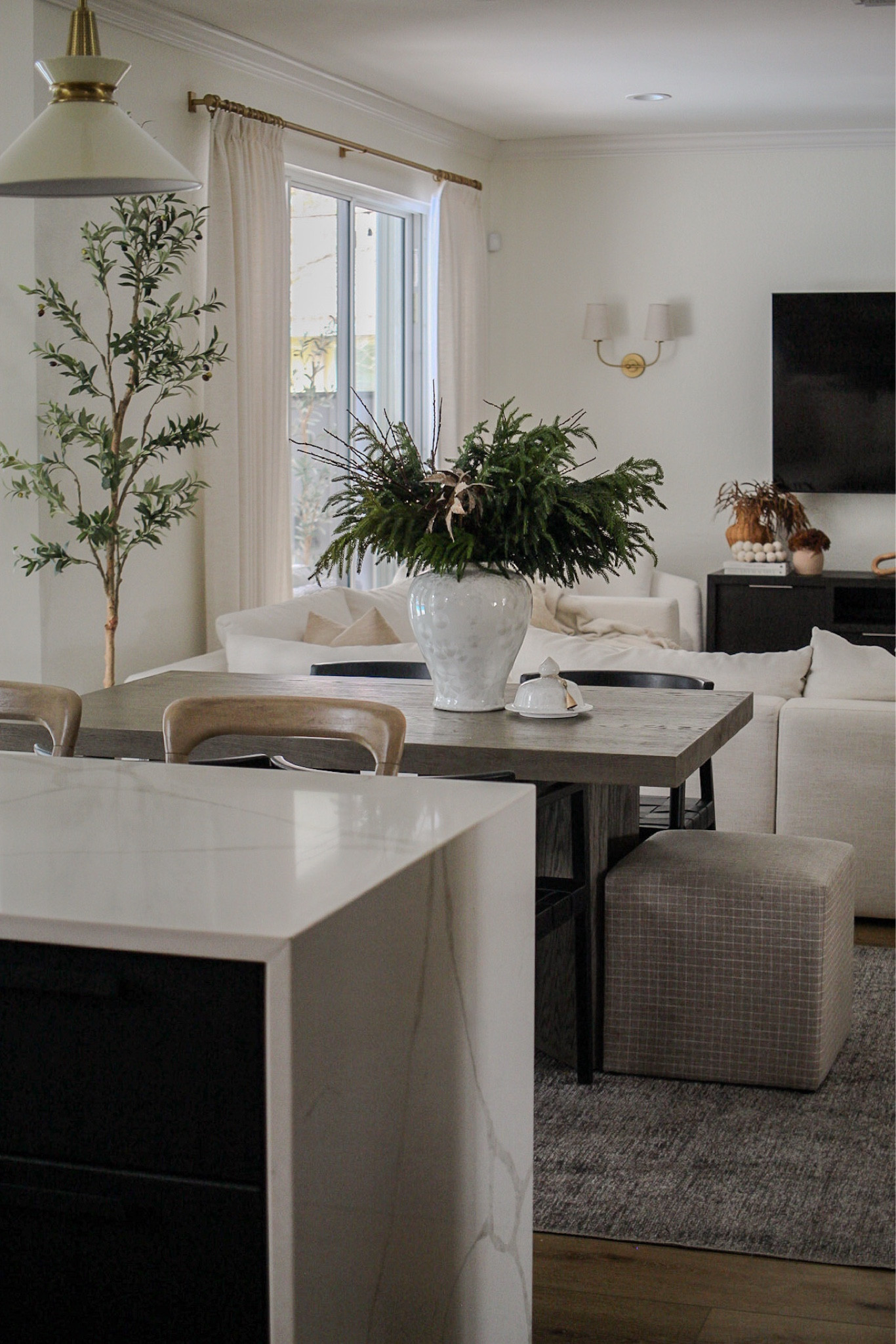 Dining Room Decor

#diningroommdecor #cljsquad #amazonhome #organicmodern #homedecortips #diningroomremodel

#LTKfindsunder100 #LTKhome #LTKsalealert