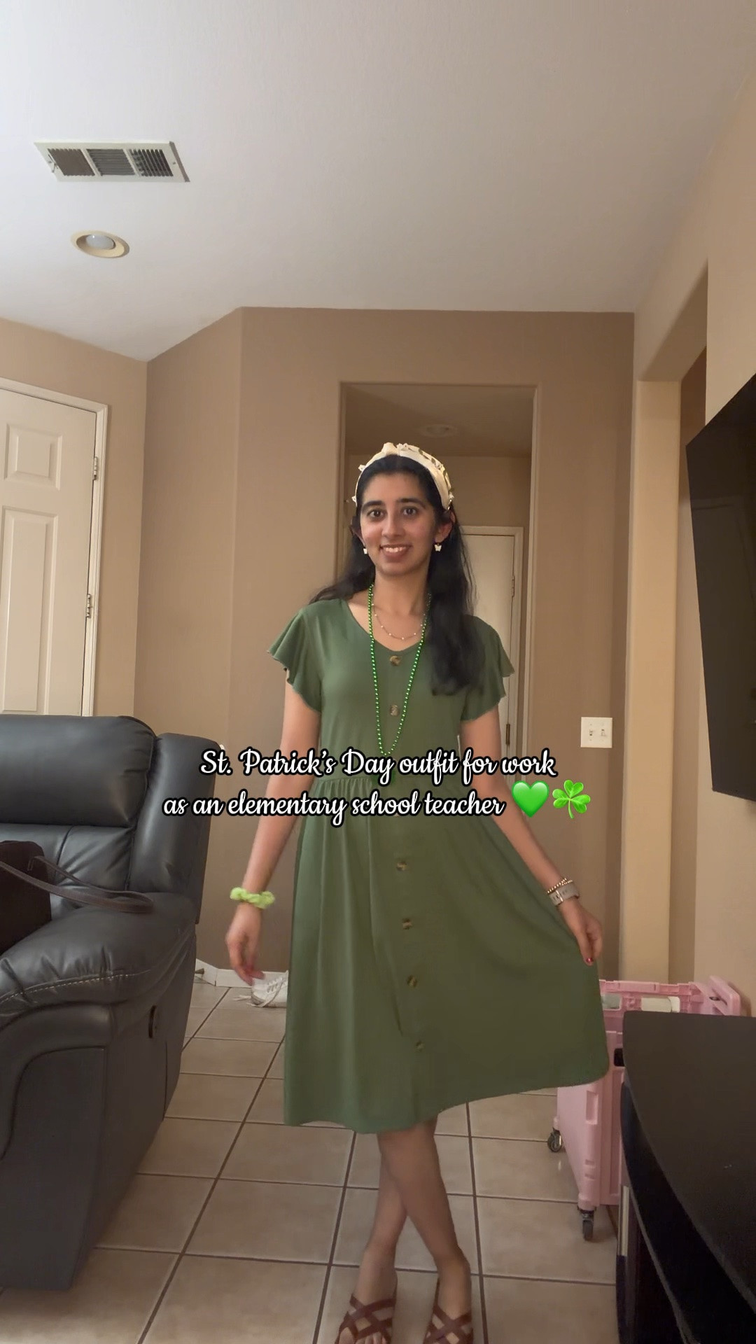 A green dress for a teacher ootd AND St. Patty’s Day 💚☘️