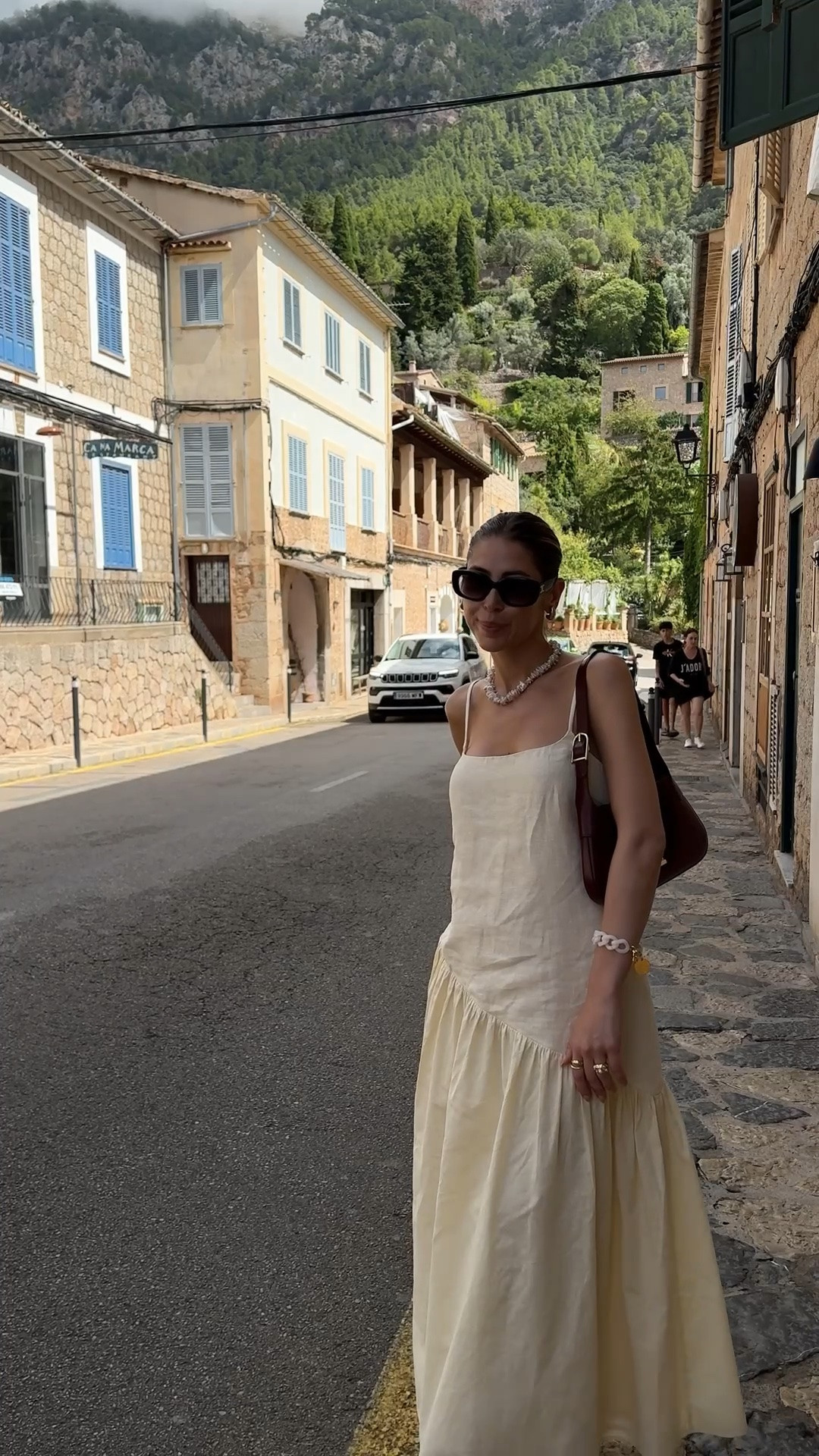 Perfect summer dress 

Summer dress, flowy dress, sommerkleid, vestido verano, maxi dress

#LTKkleider #LTKsummer #LTKstyletip