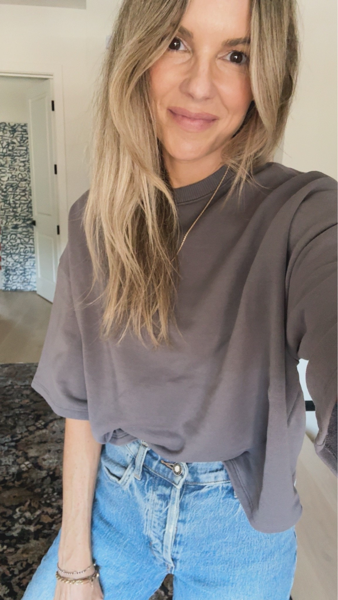 I love the cut and fit of this tee. Wearing my normal size small.