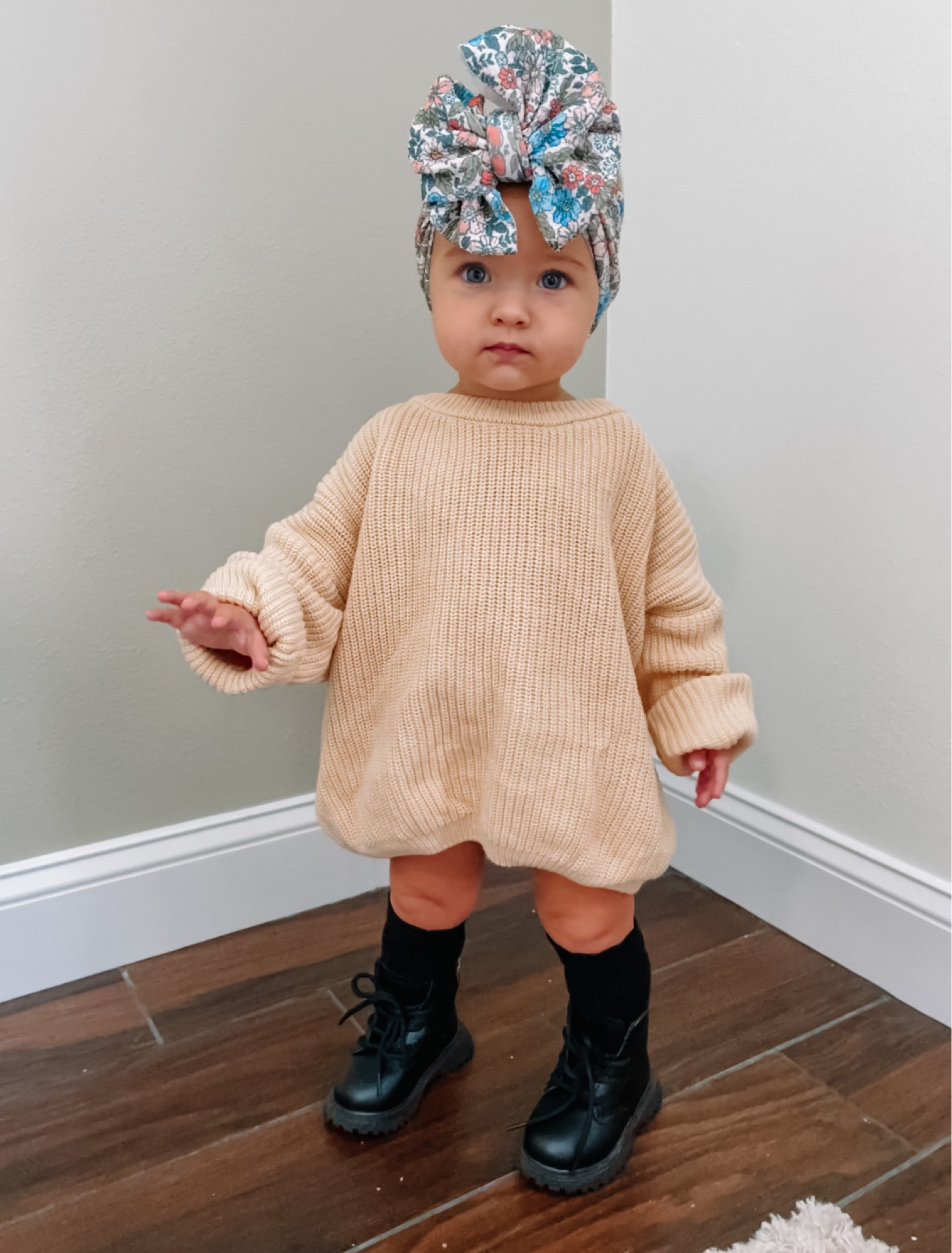 Trying out some fall fits 🍁

We sized up 1 size in this sweater to make it an oversized dress!



#LTKkids #LTKfamily #LTKSeasonal