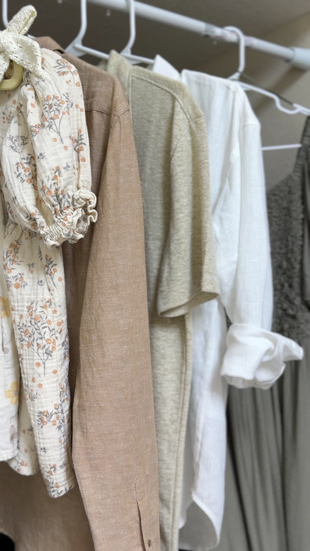 Neutral muted maternity photo vibes 