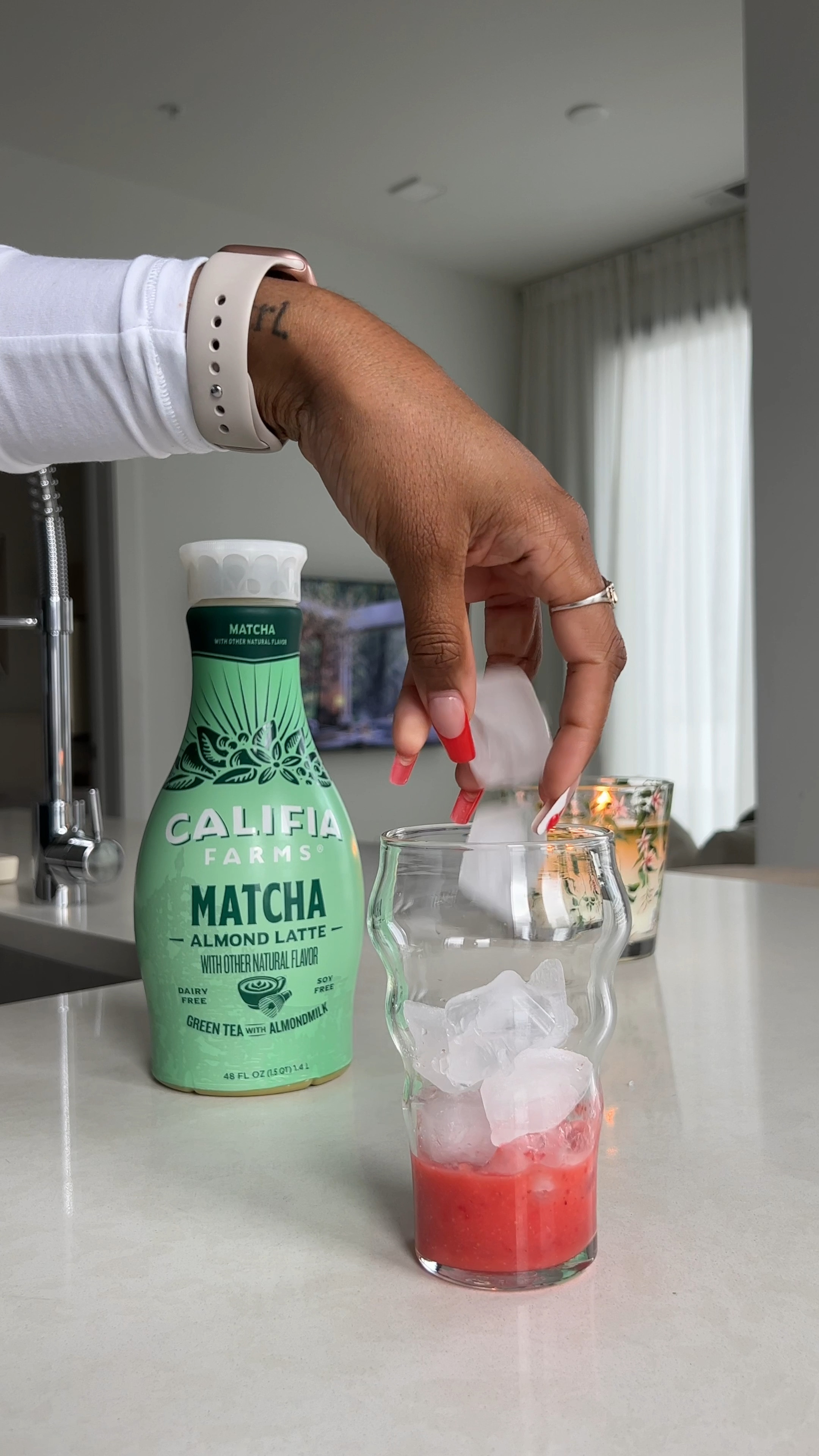 been trying out califia’s new almond matcha latte! i think it’s great if
you love almond milk with your matcha lattes and looking for a simpler and easy at-home alternative 🍵💚💚