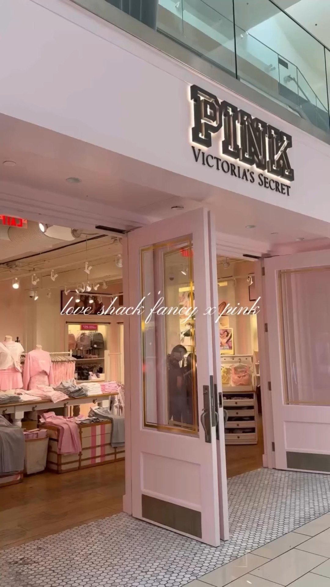 give me alllll the @loveshackfancy collabs 🎀

#loveshackfancy #loveshackfancypink #loveshackfancygirls #pinkaesthetics #girlyaesthetic #pinkpinkpink #bowlife