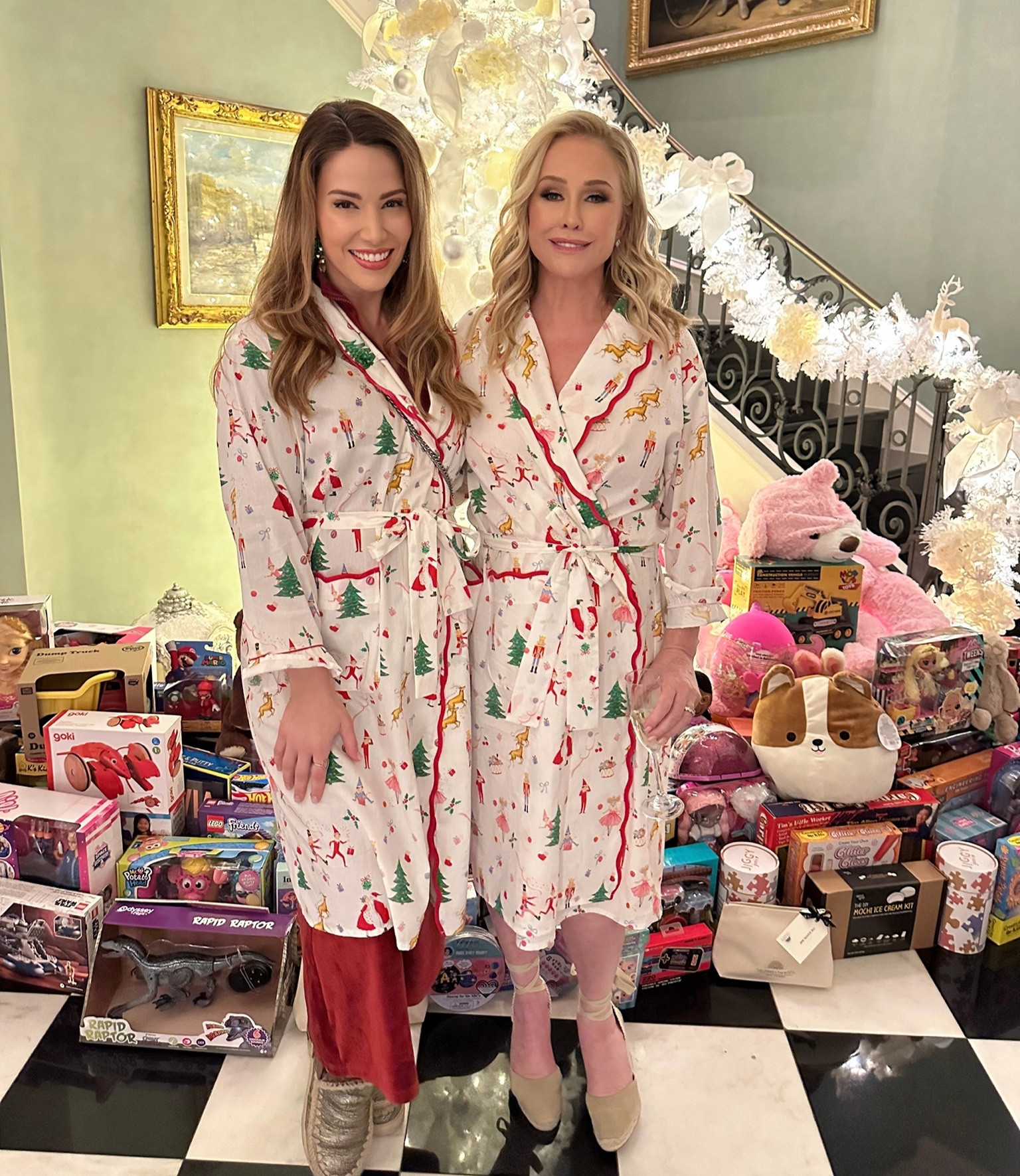 Shop Kathy Hilton’s holiday pajama collection with Sant and Abel 🎄 

#LTKfamily #LTKHoliday #LTKSeasonal