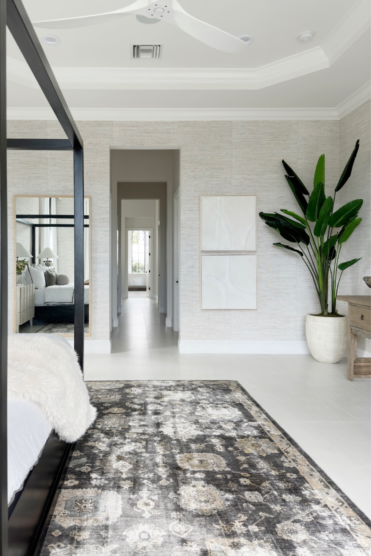 It’s a beautiful day to have a great day. ✨
.
.
.
Beautiful primary bedroom design + styling + photography by @studio_ett_hem. 
.
.
.
#StudioEttHem #SEHinteriordesign #SEHclientproject #organicmoderncoastalscandi #interiordesign #sehroyalpalmpolo2point0 #interiorstyle #sodomino #ggathome #lonnymag #bhghome #hgtv #hgtvmagazine #veranda #smmakelifebeautiful #howihaven #elledecor #apartmenttherapy #coastalinteriors #everydayibt #bhgstylemaker #mybhghome #mysouthernliving #homewithrue #primarybedroom

#LTKhome