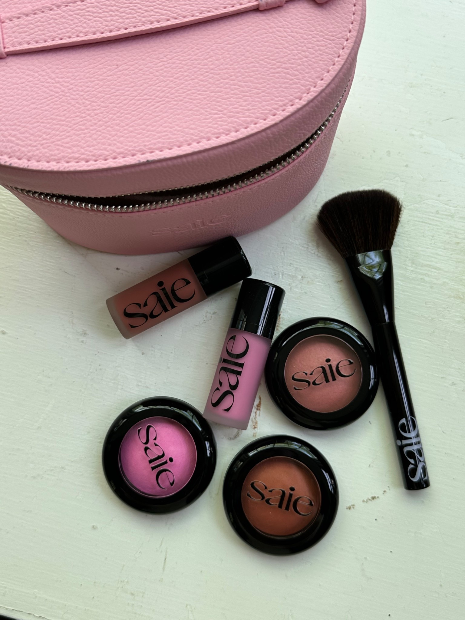 New talc free clean beauty blushes from the iconic Saie 💕✨ perfect for an easy minimal makeup look