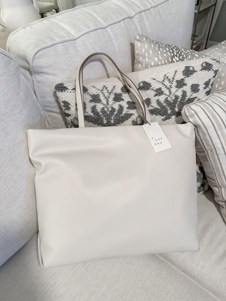 The travel tote bag you need for any season! Loving this neutral color from Target and it’s only $30. Comes in multiple colors  

#LTKitbag #LTKstyletip #LTKtravel