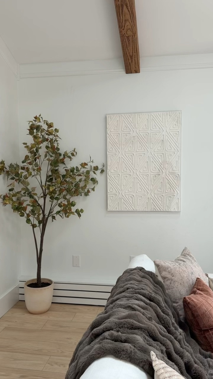 The most beautiful real-looking faux fall Cottonwood tree from Hearth & Hand at Target! 

#Targethome
#Targetfall