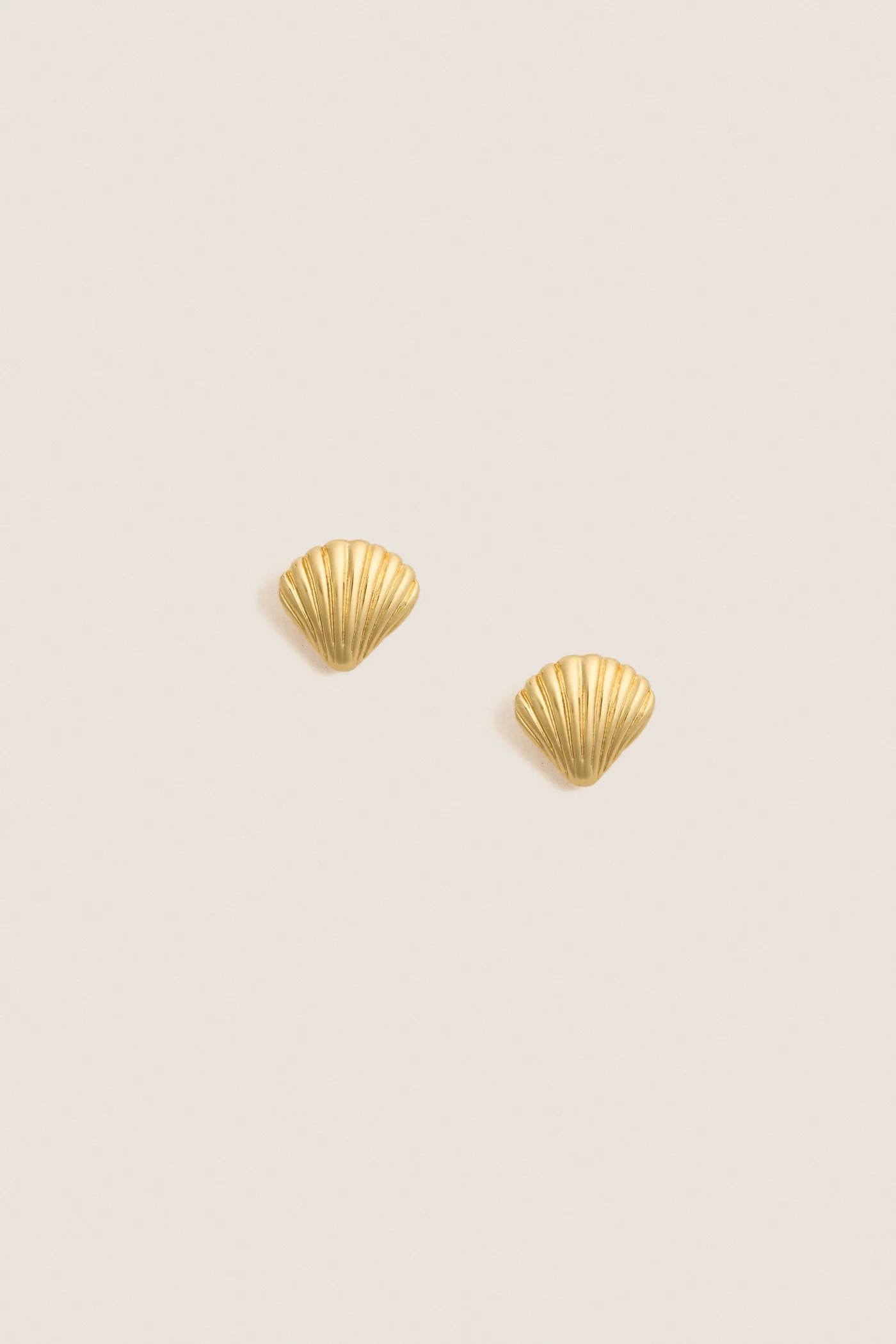 Gold Coquilles Mini Studs | Tuckernuck (US)
