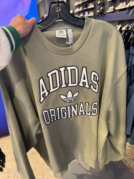 New adidas
Sweatshirt 

#LTKfindsunder100