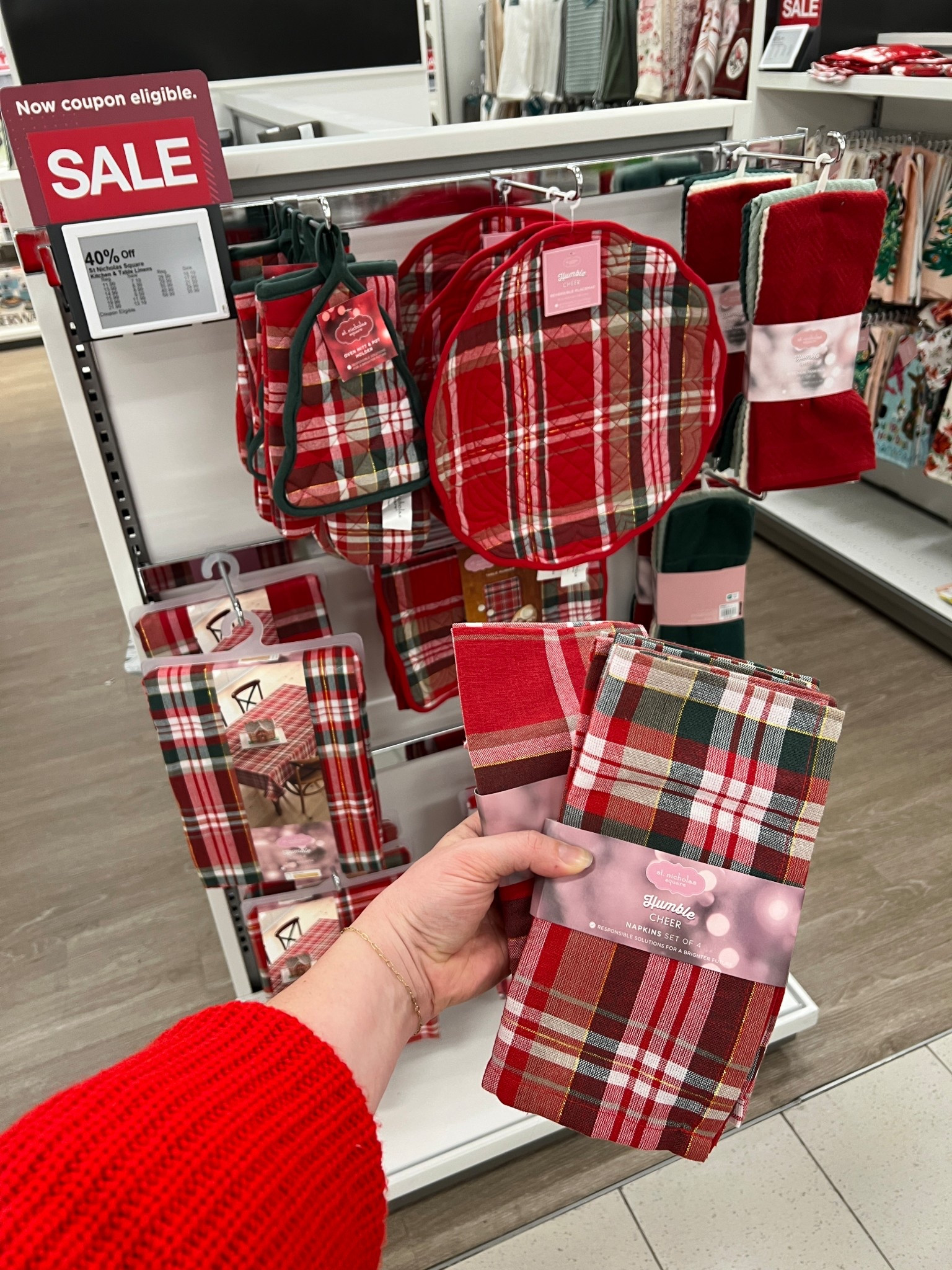Plaid Christmas table linens are 40% off plus an additional 20% off! If you’re doing any Christmas entertaining these would be so cute!

Classic Christmas decor, Christmas tablescape, plaid Christmas, plaid tablecloth, plaid napkins, Ralph lauren Christmas

#LTKHoliday #LTKSaleAlert #LTKHome