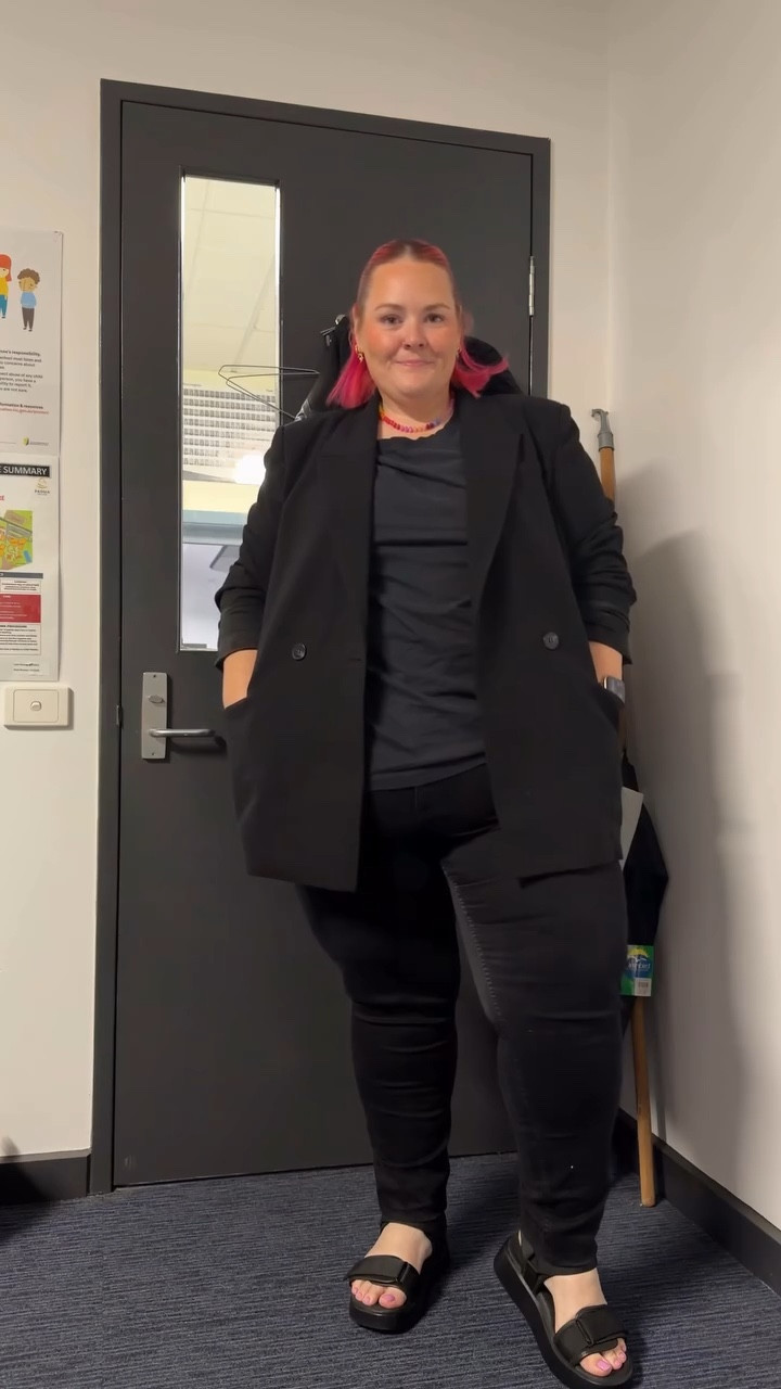 I should have worn closed shoes… my toes are cold 🤦‍♀️

Outfit linked in LTK 🔗 in bio 

#ootd #workootd #teacherootd #plussizefashion #plussizestyle