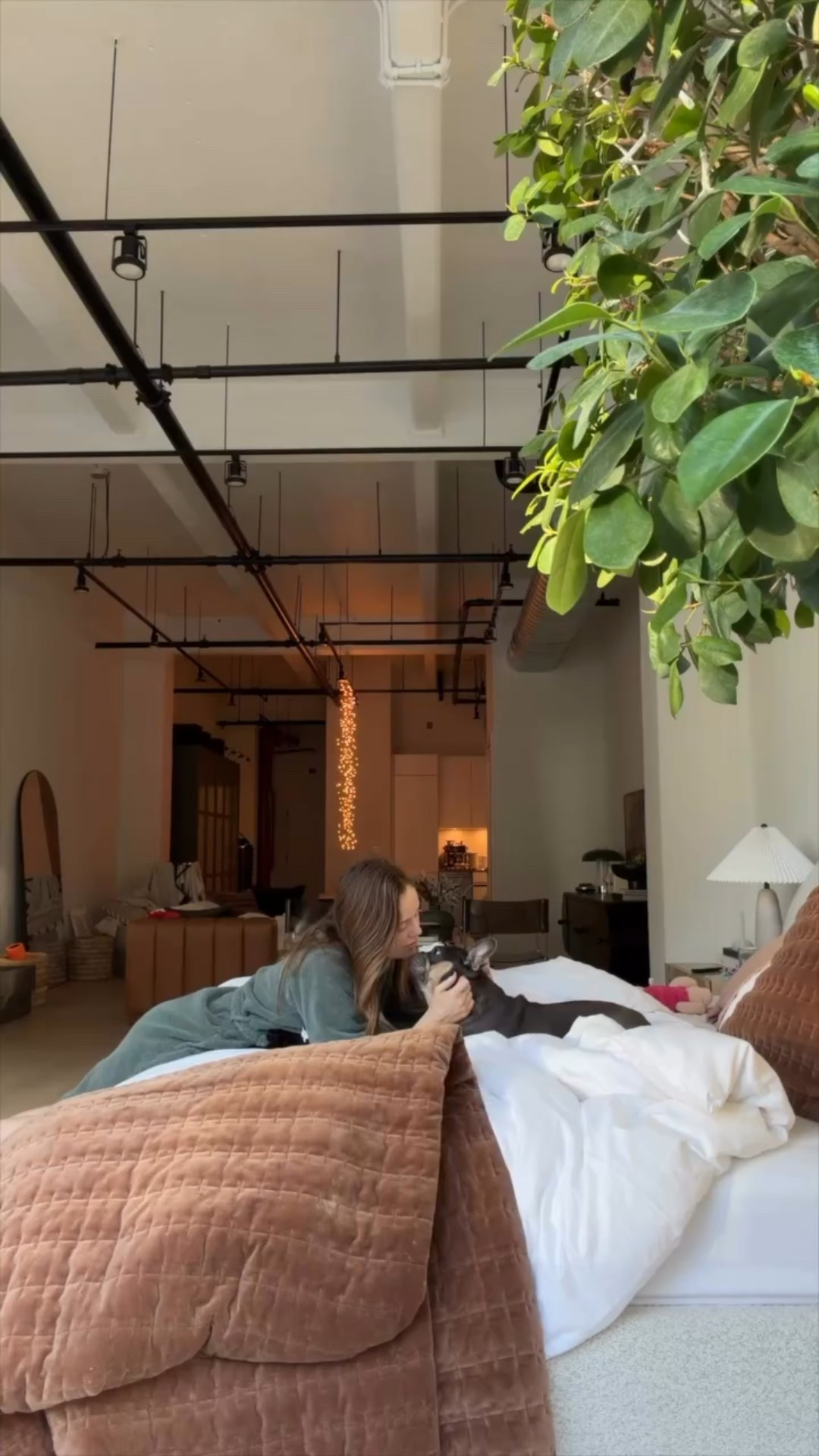 Spend Monday morning with us: me, a full time content creator living in Brooklyn, New York, and Frankie: and 5 year old French bulldog. 

#dayinthelife #vlog