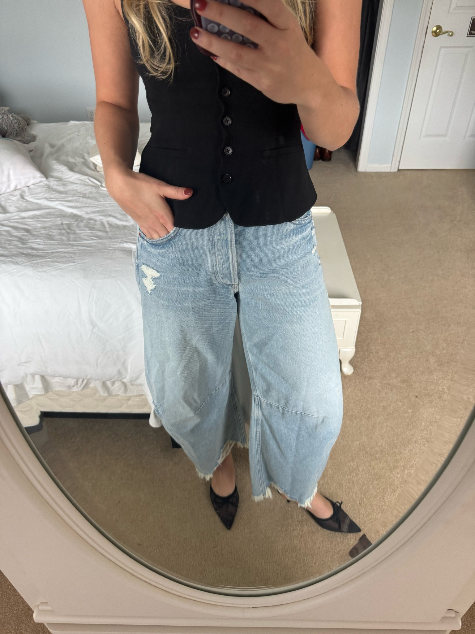 casual look! best jeans, amazing kitten heels, reformation top 

#LTKFindsUnder100 #LTKFindsUnder50 #LTKStyleTip