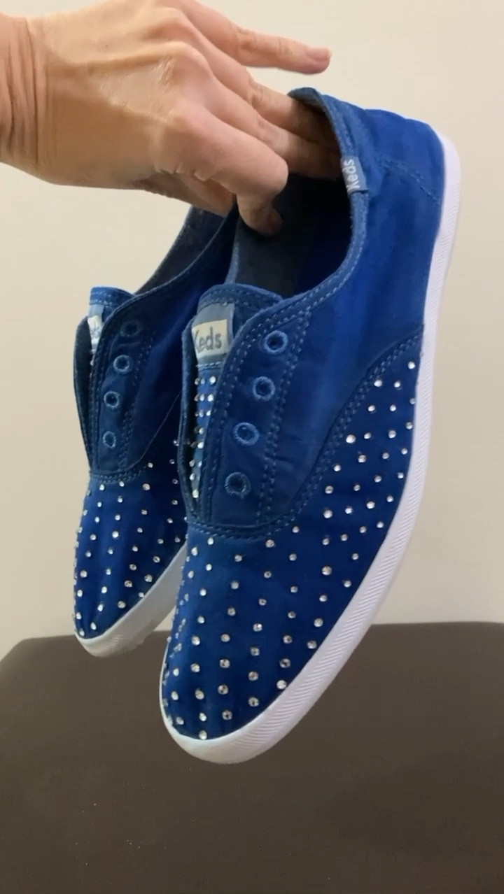 😜 Bora de RÊforma? Dessa vez a vítim…ops! o produto escolhido é o meu velho keds! O meu número é o 37! 😍👟 Eu adorei! Brilhosssss muitos brilhosss! 💎💎💎💎

#diy 
#LTKBrazil 
#Diytênis #keds

#LTKbrasil