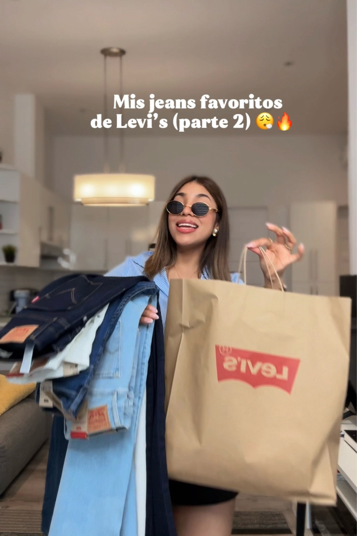 Niñas, volví a comprar estos pantalones de Levi’s pero ahora en mi talla 😍 (parte 2)

Los anteriores eran 28/30, que suelo usar cuando hace frío porque me pongo una capa abajo ❄️  

Pero ahora sí los pedí en mi talla… y WOW 😮‍💨🔥 quedan mucho mejor, más cómodos y se ven súper lindos igual 💅  

Como referencia 👇  
Azul claro : 28/30  
Blanco: 28/31  
Otros: 27/30  

Mis medidas:  
Altura: 1.60  
Peso: 64 kg  
Cadera: 102 cm  
Cintura: 68 cm  

Tip: te sugiero que en el color blanco y en el azul claro elijas una talla más 👀

#LTKjeans #LTKcanada #LTKstyletip