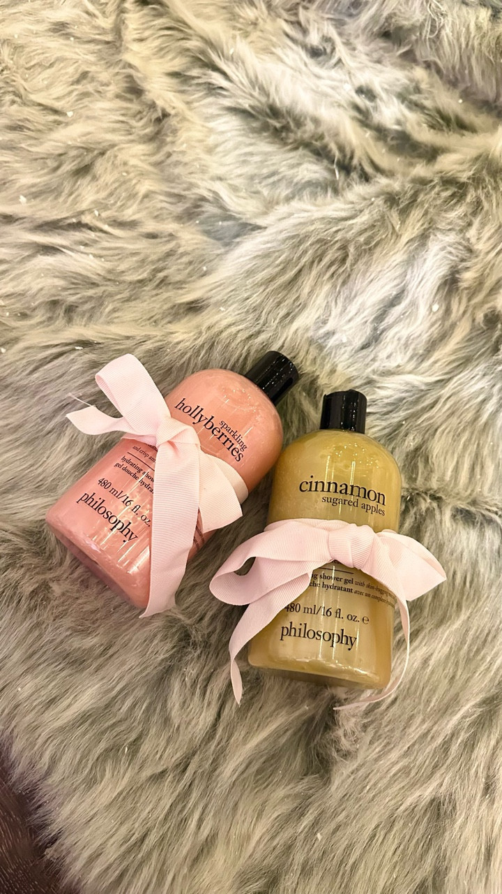 The season of giving which would include Philosophy’s New Macy’s Exclusive Holiday Shower Gels .💝

• Sparkling Hollyberries
• Cinnamon Sugared Apples

Which one are you gifting or grabbing for yourself. ✨



#philosophy #holidayshowergel  #showergels #holidayskincare #holidaygiftideas

#LTKGiftGuide #LTKSeasonal #LTKHoliday