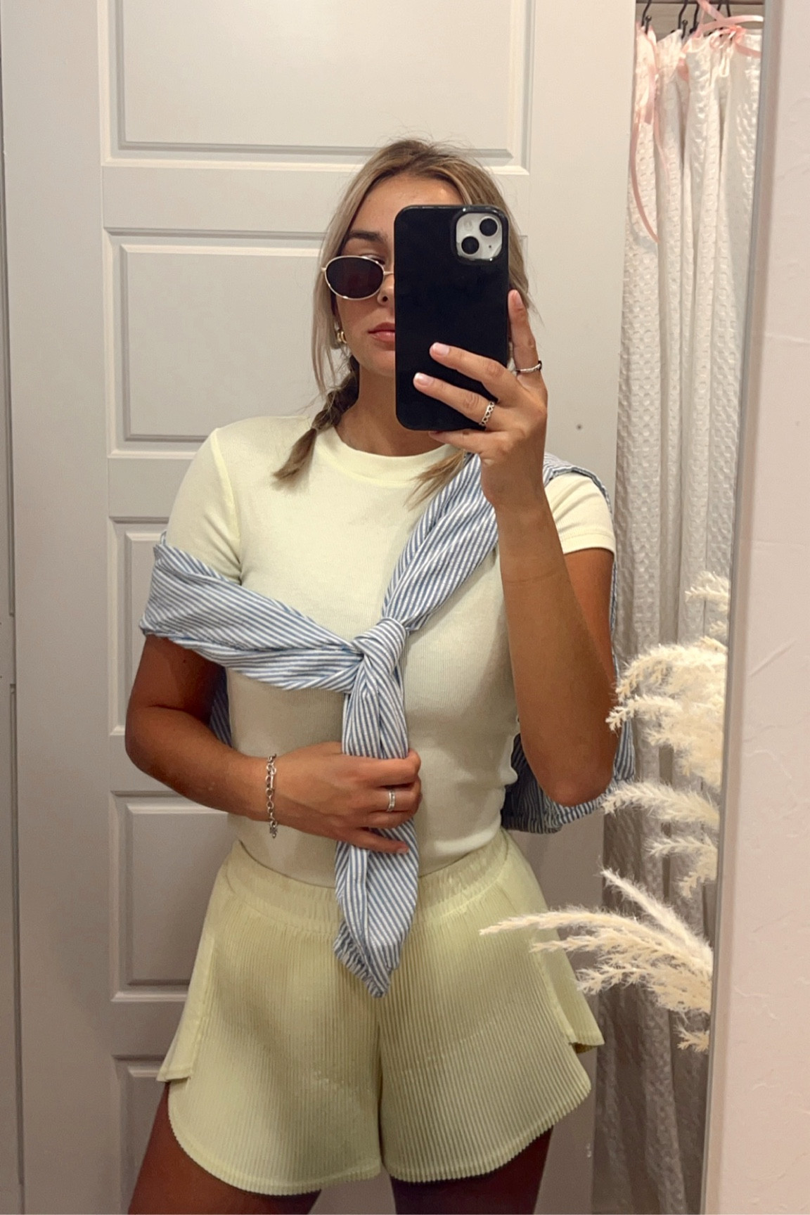 Target is my go to for basics. I have this shirt in almost every single color they make and it’s so cheap!👼🏼 