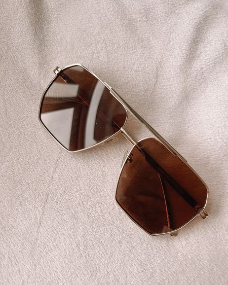 Amazon sunglasses - love the retro vibe of these!!



#LTKstyletip #LTKfindsunder50