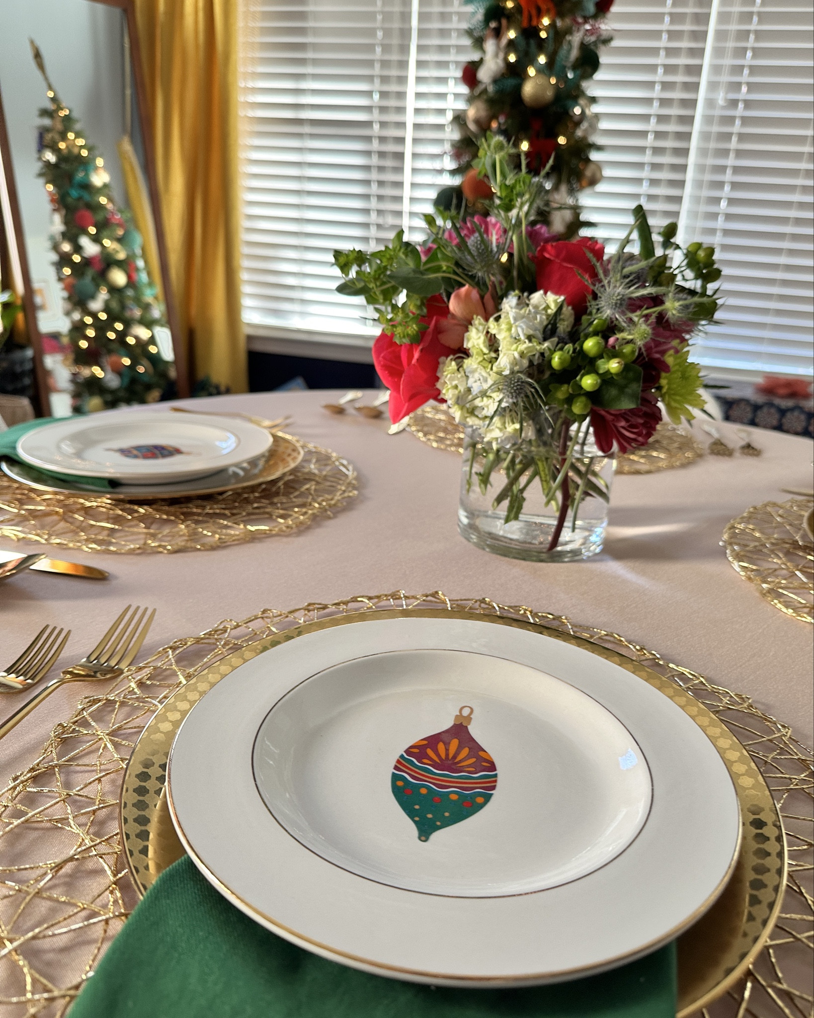 Christmas Tablescape 

#LTKSeasonal #LTKHome