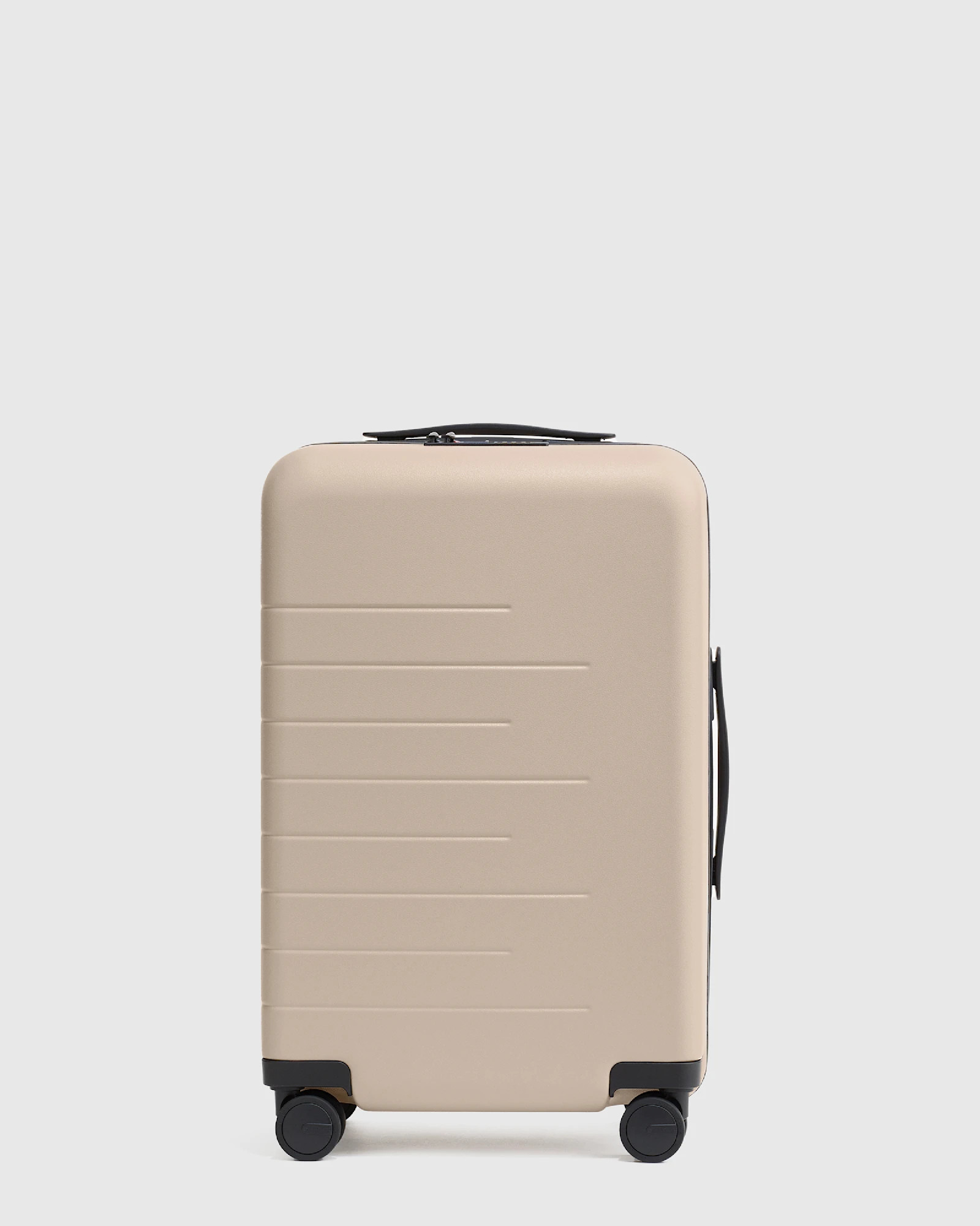 Carry-On Hard Shell Suitcase - 21" | Quince
