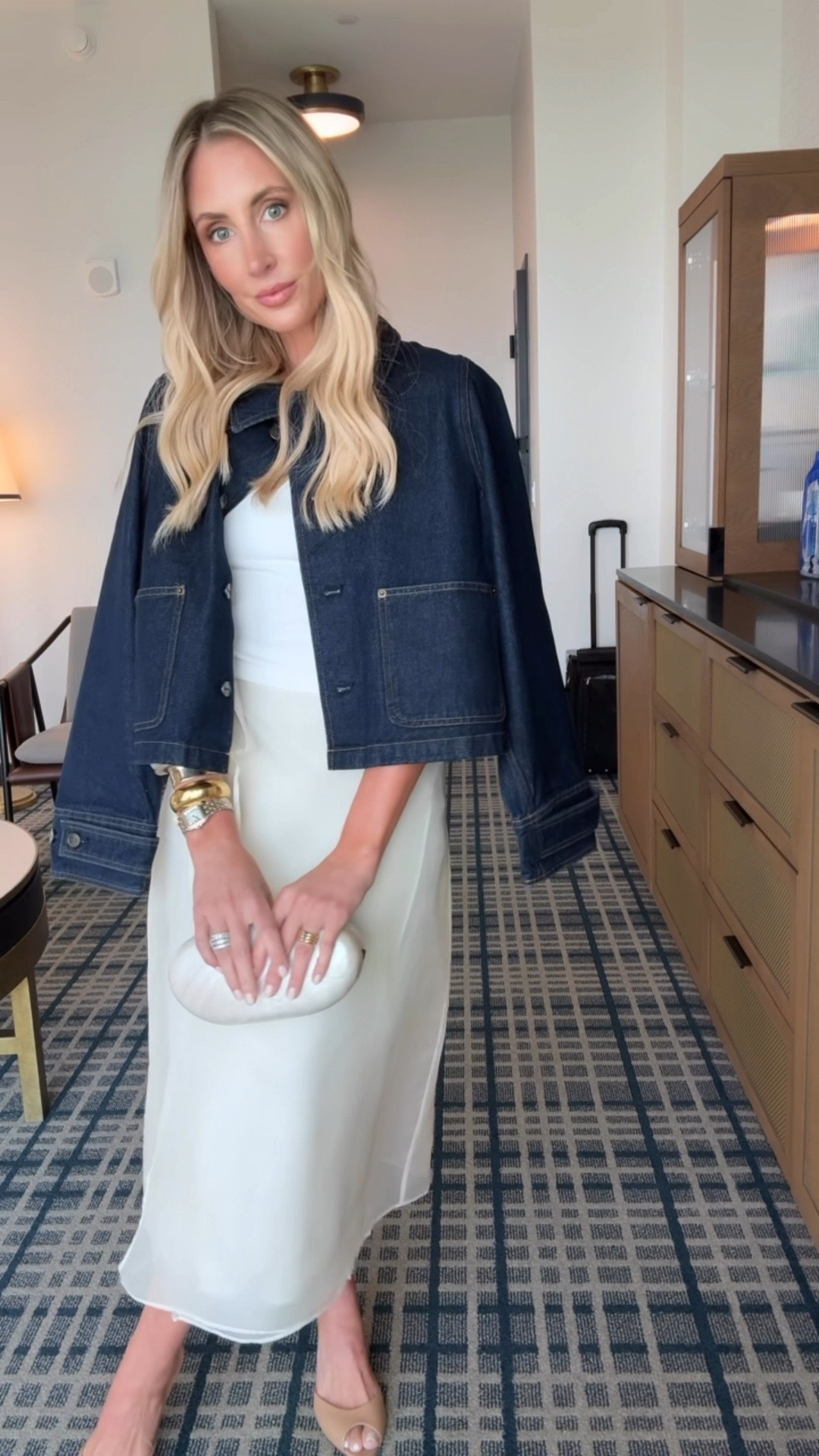 This is the best cropped darn denim jacket. Love this organza skirt 

#LTKCon #LTKStyleTip #LTKParties