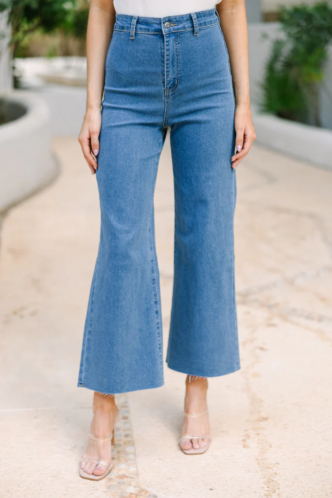 Going Strong Medium Wash Cropped Jeans | The Mint Julep Boutique