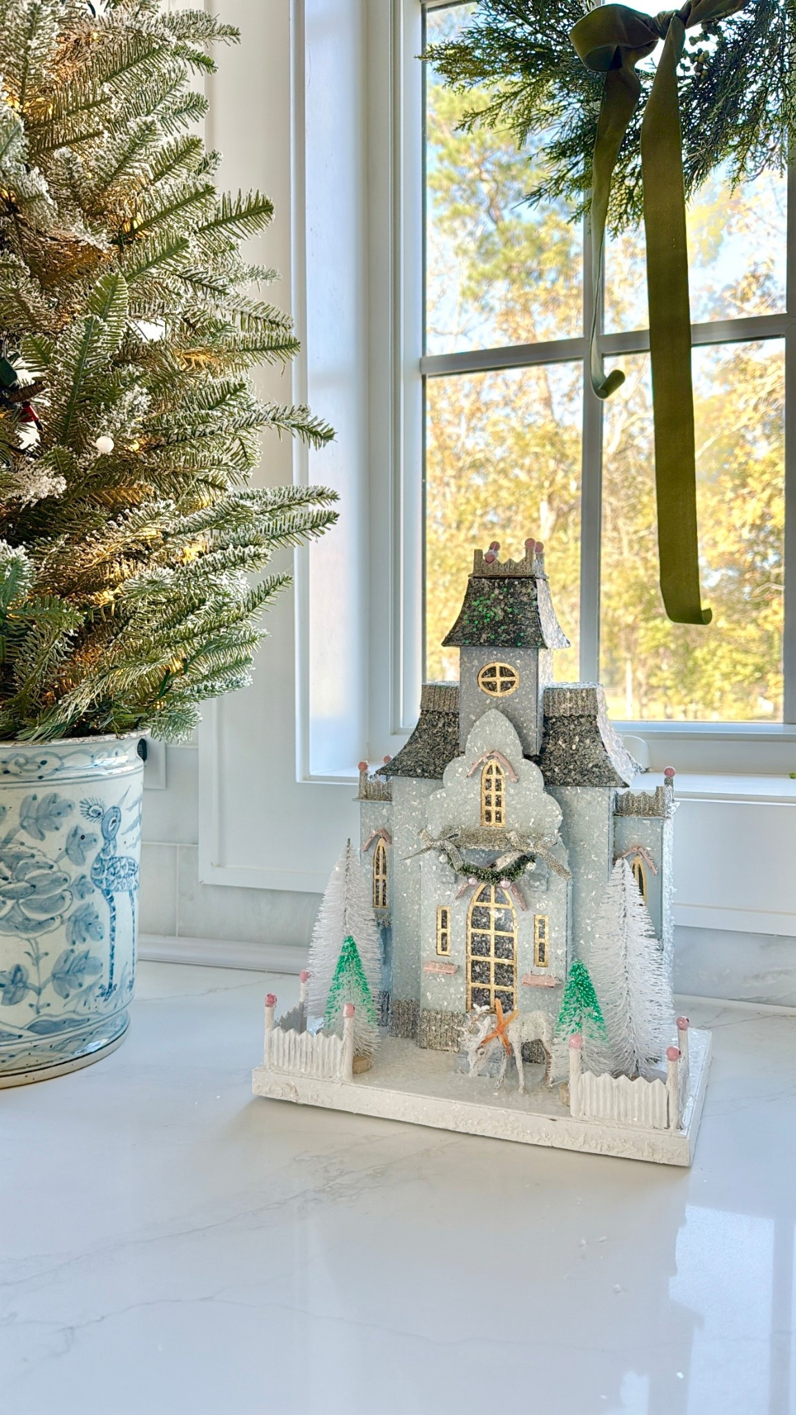 Christmas house from Cailíní Coastal

#LTKHome #LTKSeasonal