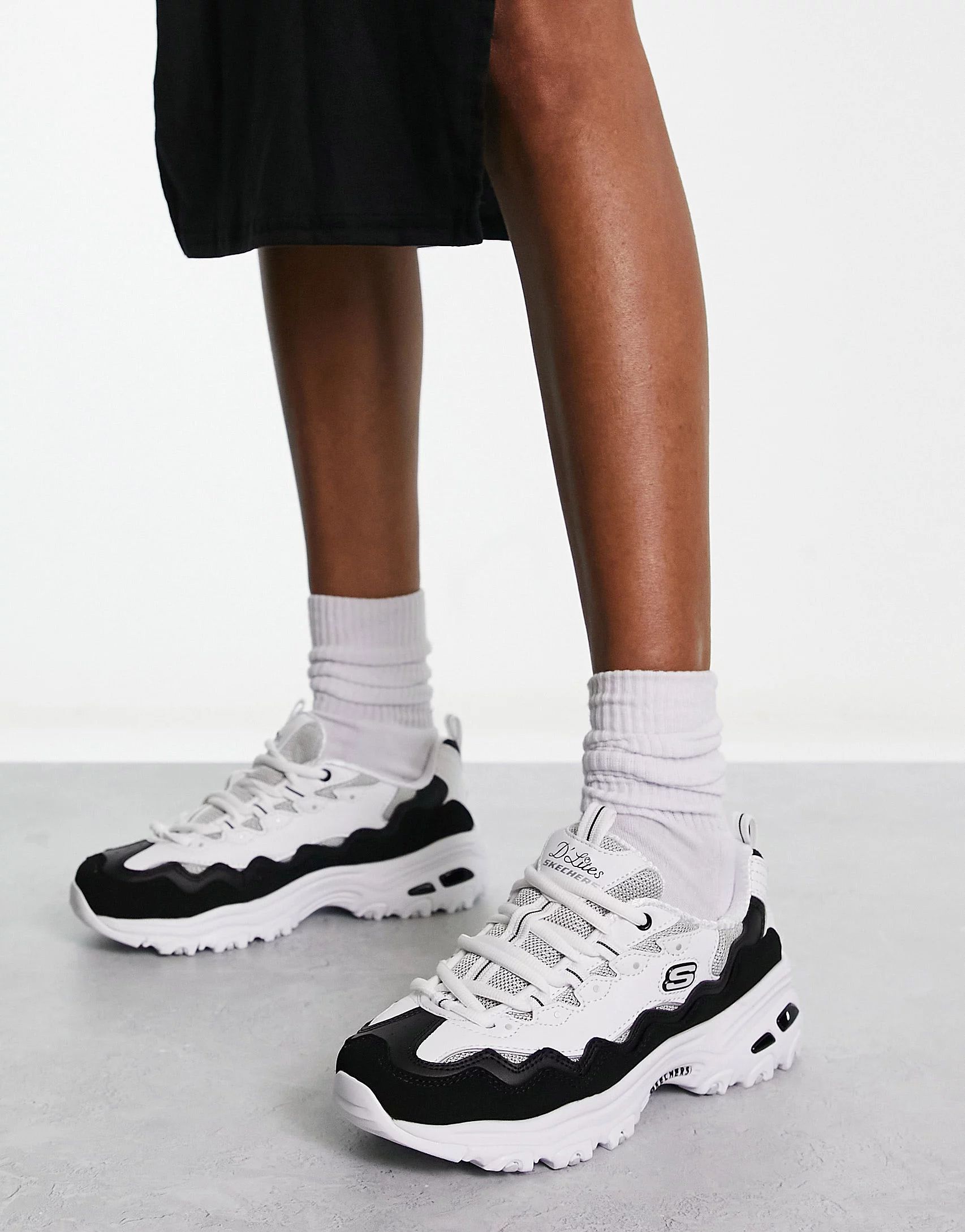 Skechers - D'Lites - Gelaagde sneakers met golvend ontwerp in zwart en wit leer | ASOS (Global)