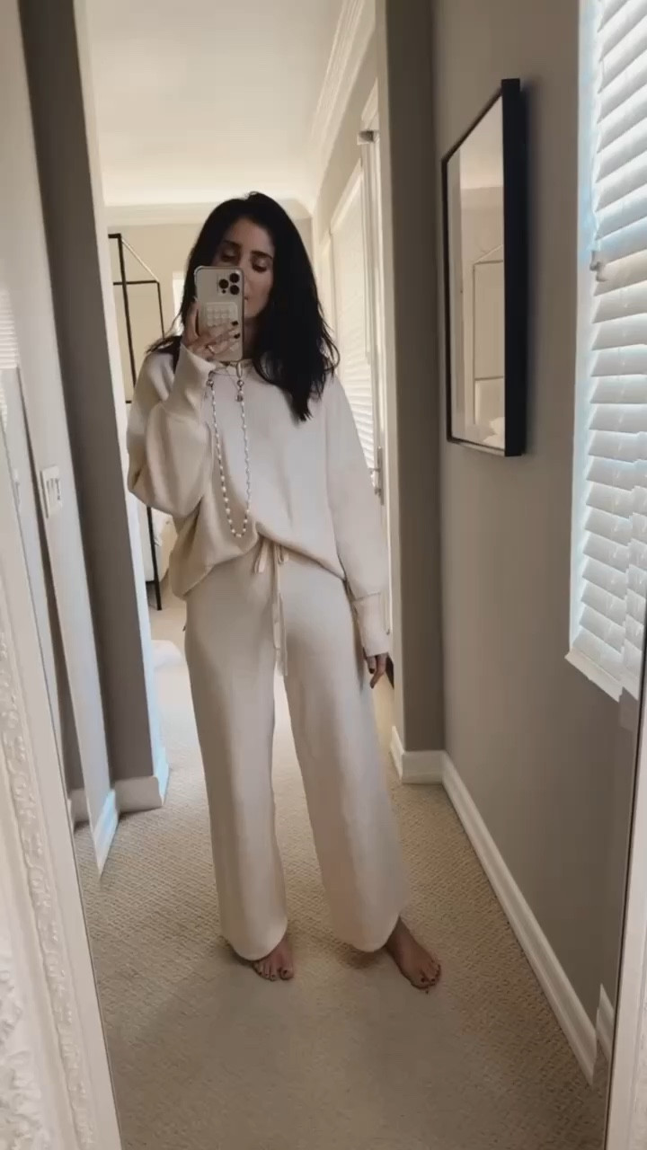 Loving this new set from Amazon! I'm just shy of 5-7" wearing the size small #StylinByAylin #Aylin

#LTKstyletip #LTKbeauty #LTKVideo