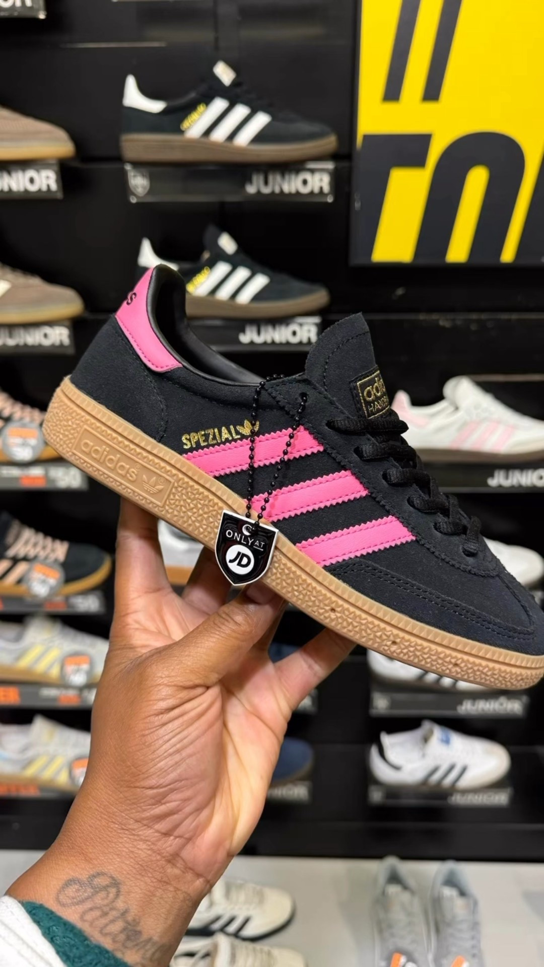 ✨ 𝐀𝐟𝐟𝐨𝐫𝐝𝐚𝐛𝐥𝐞 𝐋𝐢𝐟𝐞, 𝐋𝐮𝐱𝐞 𝐕𝐢𝐛𝐞𝐬

#nike #gazelle #adidasgazelle #nikeaddict #nike #nikeairmax #airmax #nikewaffle #wardobestaple #wardrobe #stylefinds #kicks #trainers #nikeunboxing #adidasspzl #adidasspezial #Ltktrainers 

#LTKuk #LTKautumn #LTKshoes