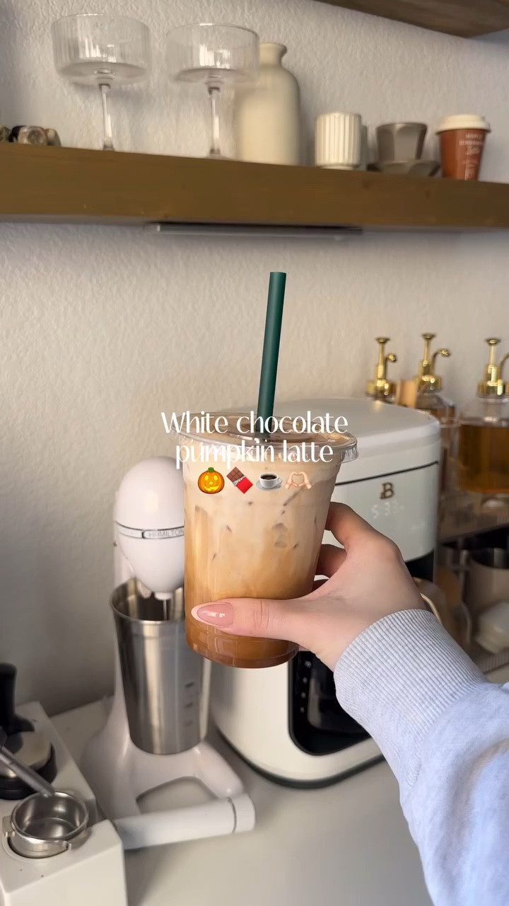 White chocolate pumpkin latte ☕️

Ingredients:
- half & half
- pumpkin puree
- vanilla syrup
- pumpkin spice
- white chocolate syrup

#whitechocolatelatte #pumpkinspicelatte #fallvibes #aesthetic #coffeerecipes #cafecito #morningcafecito #whippedcoffee #coffeeblogger #morningcoffee #lifestyleblogger