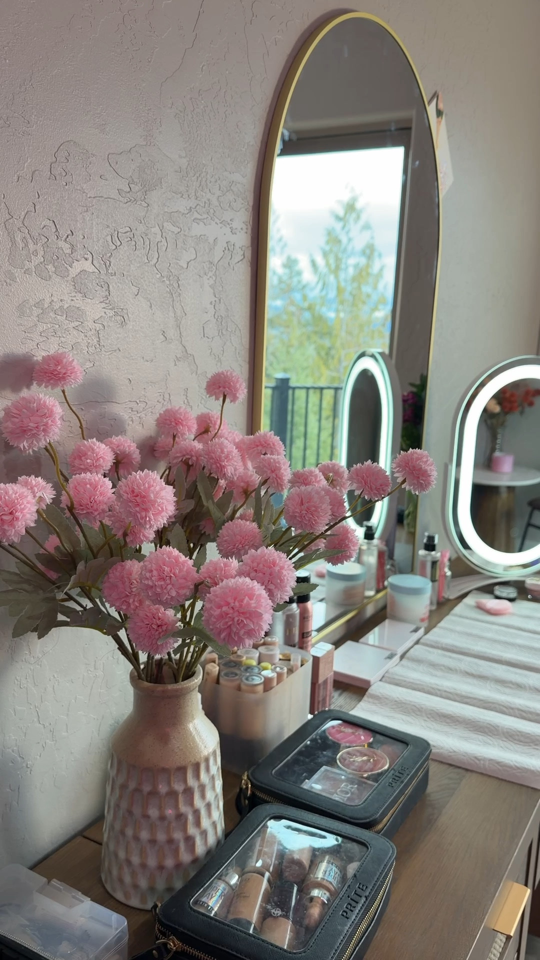 I purchased these flowers from contempee for $75 and found them on Amazon for $26 

#LTKspring #LTKHome