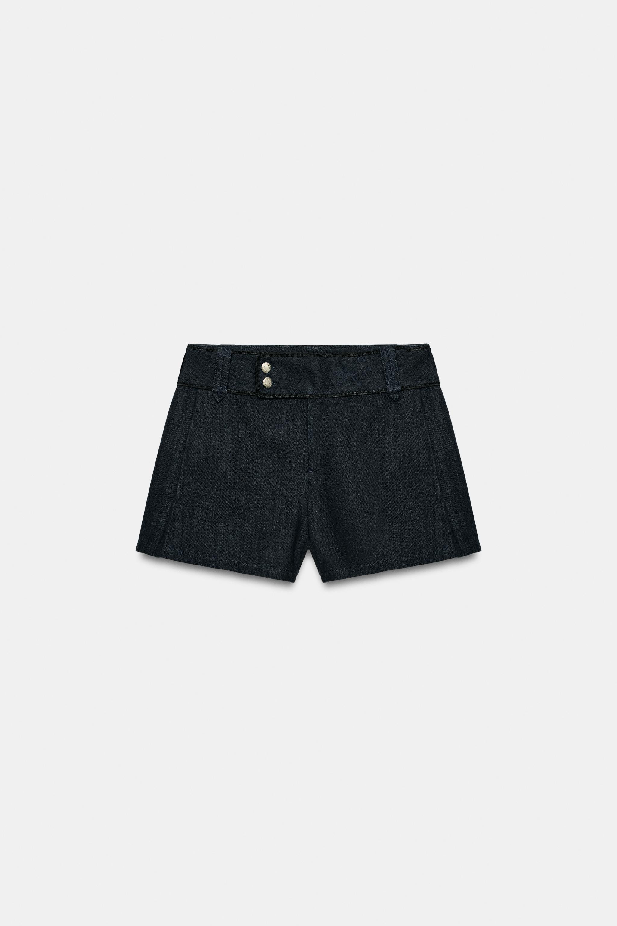 Low-rise skort with pleats and contrasting piping. Front zip and button closure. | Zara US