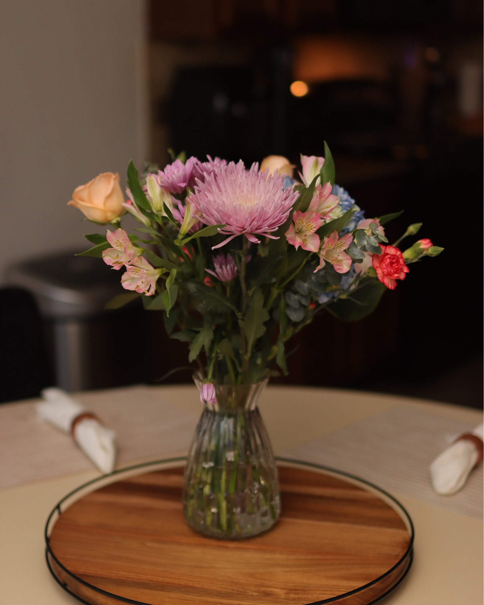 This week’s flower delivery is one of my favs! This bouquet smells soooooo good!