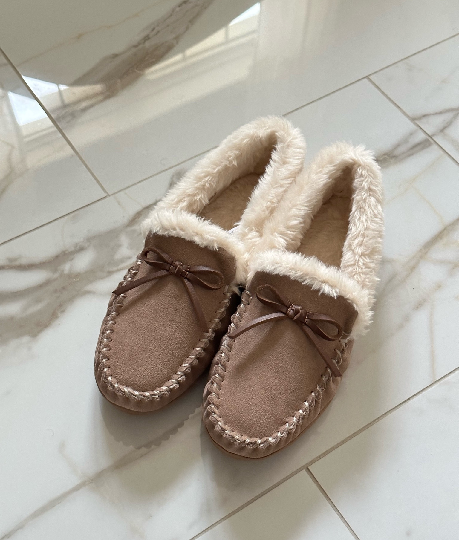 Durable, comfort, style 🙌🏼 and most importantly… slippers that won’t come untied 👏🏼 use CODE: SOFESTIVE for up to extra 30% off

#LTKtravel #LTKsalealert #LTKGiftGuide