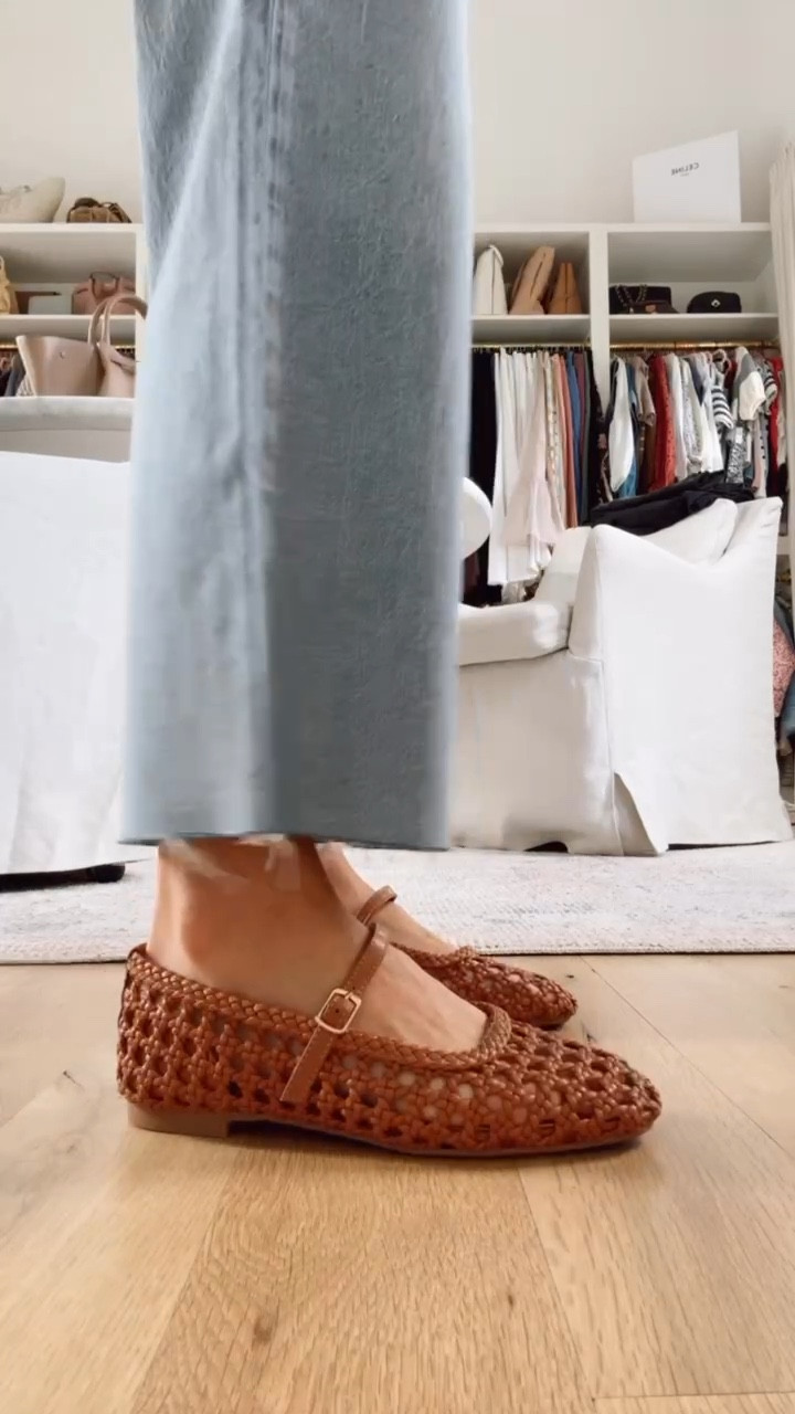 I have been wearing these ballet flats on repeat! Can’t believe these are Amazon!

Loverly Grey, Amazon, fall shoes, ballet flats, neutral shoes 

#LTKStyleTip #LTKShoeCrush #LTKSeasonal