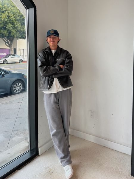 Josh’s outfit of the day:) a lot of his go-to’s are from Abercrombie! the shoes are also 20% off with code: GET20

tee and jacket: XL
sweats: medium 

men’s outfits, leather jacket, dickie’s, new balance, sneakers 

#LTKmens #LTKsalealert #LTKSeasonal