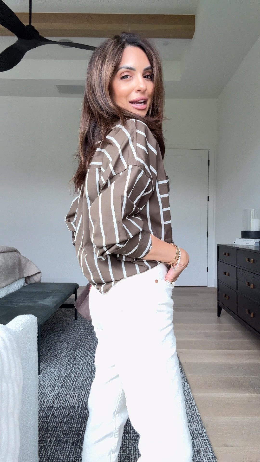 Loving this entire look! Wearing an xs in top and 24 shorter length denim for size ref!