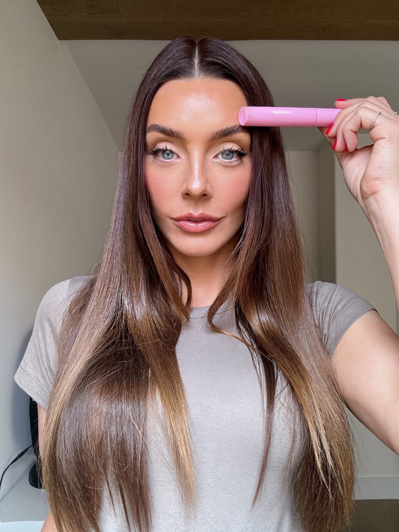 Another peak at The Skinny Confidential’s new Brow Peptide 💗

use it if you want:

• improved brow texture (conditions brows with keratin rich peptides to smooth brittle brows)
• fuller brows/lashes with fewer uneven patches
• something that’s non-toxic to sculpt & hold brow shape- natural alternative to traditional brow gels which can be damaging
