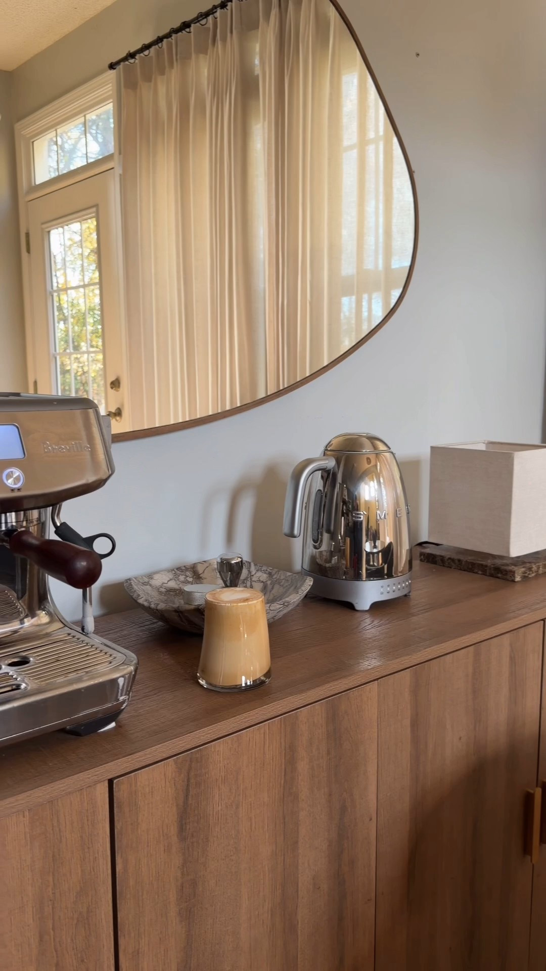 Cabinet is the oak color 