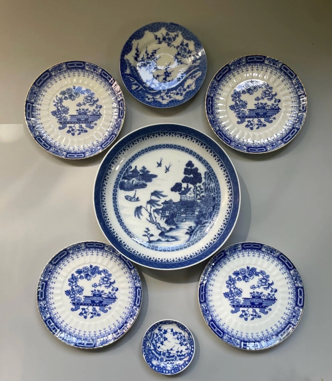 Love this plate wall set, ready to hang!

#LTKHome