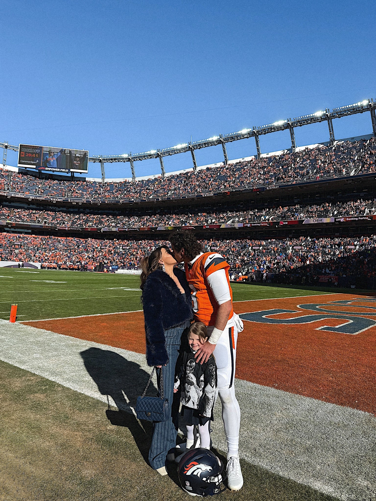 one more time at mile high 🏈

#LTKmomlife #LTKgrwm #LTKootd