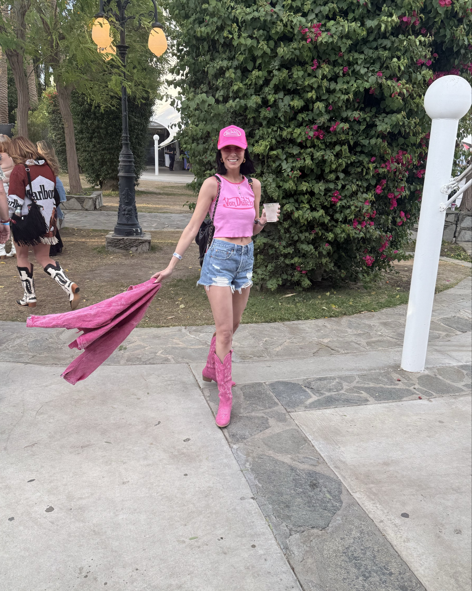 Easy, casual comfy 2000s look #malfit #outfit ideas #everydayoutfit #casualoutfit #whatiwore #ootd #outfitinspo #everydaystyle #neutraloutfit #denim #vondutch #amazon #amazonfinds #2000s

#LTKgrwm #LTKdayinmylife #LTKFestival
