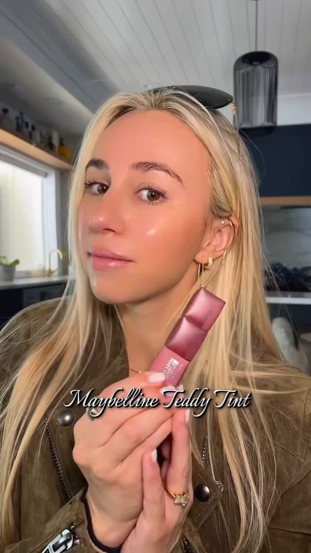 Maybelline Super Stay Teddy Tint in Kneehigh 💕 So comfy, super flattering, and actually long-lasting — I’m obsessed!
•
•
•
Maybelline Super Stay Teddy Tint
Maybelline Teddy Tint Kneehigh shade
Maybelline lip tint swatch
long lasting lip tint drugstore
drugstore lip stain that lasts
neutral everyday lip color
brown nude lip tint
comfortable matte lip tint
affordable lip tint LTK
LTK beauty finds
LTK drugstore beauty
lip products worth buying
best drugstore lip products

#LTKFindsUnder50 #LTKBeauty #LTKgrwm