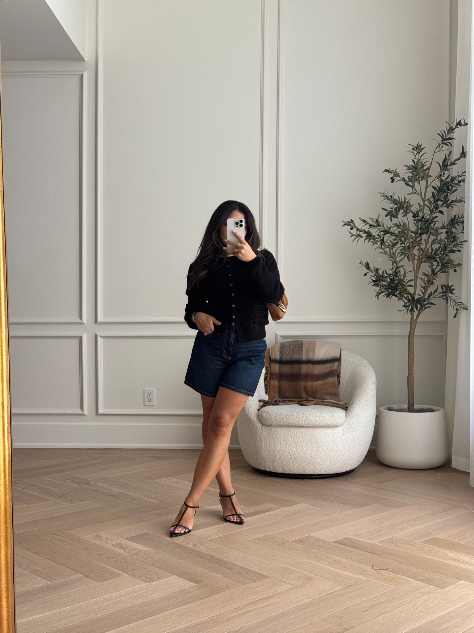 STYLE INSPO  👌🏼✨
Tshirt - XS
Cardigan - S
Shorts - size 25

#LTKcanada #LTKspring #LTKsummer