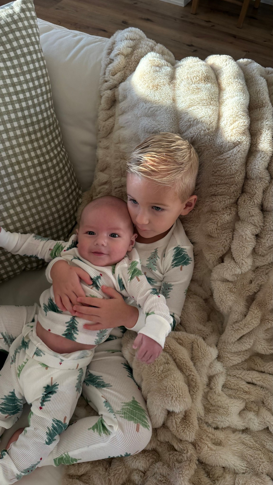 #ad Nothing sweeter than seeing the boys in their cozy Carter’s Just One You pajama sets from Target — perfect for festive mornings and family photos! 🎄🎅
#ad #CartersJustOneYou #Carters #TargetPartner #Target @carters @target @shop.ltk #liketkit 

#LTKKids #LTKFamily #LTKBaby